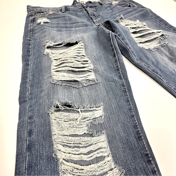 MUDD Women's Blue Distressed Low Rise Cropped Jeans, Size 15 - Picture 4 of 15